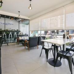Отель Sea Breeze Jomtien Residence Таиланд, Паттайя - отзывы, цены и фото номеров - забронировать отель Sea Breeze Jomtien Residence онлайн ресторан фото 2