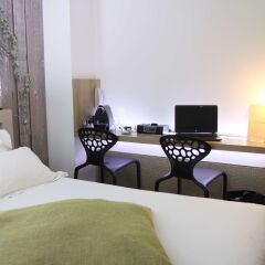 Отель Best Western Hôtel Littéraire Arthur Rimbaud сейф в номере