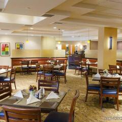 Отель DoubleTree by Hilton Carson питание