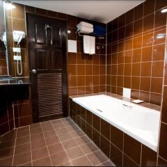 Отель Karon Sea Sands Resort & Spa Таиланд, Пхукет - 3 отзыва об отеле, цены и фото номеров - забронировать отель Karon Sea Sands Resort & Spa онлайн ванная фото 2