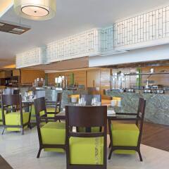 Отель The Westin Singapore гостиничный бар