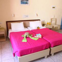 Hotel Triton сейф в номере
