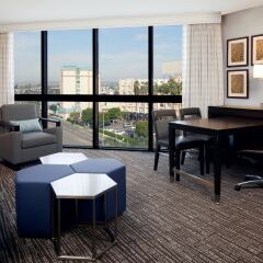 Отель Embassy Suites Los Angeles - International Airport/North США, Лос-Анджелес - отзывы, цены и фото номеров - забронировать отель Embassy Suites Los Angeles - International Airport/North онлайн удобства в номере фото 2