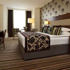 Отель Ramada Plaza Liege City Center сейф в номере