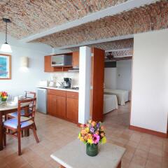 Отель Las Flores Beach Resort в номере