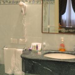 Hotel San Luca Venezia 3* Стандартный номер с различными типами кроватей фото 26