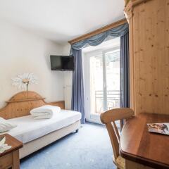 Hotel Burgaunerhof Монклассико сейф в номере