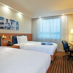Отель Hampton by Hilton Luton Airport комната для гостей фото 2