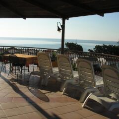 Отель Arenella Beach Rooms Аренелла гостиничный бар