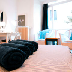 Отель Lollipop Flats City Centre Deluxe Suite парковка
