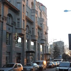 Roommates Hostel Белград парковка