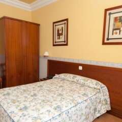 Hotel Artaza сейф в номере