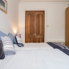 Отель 2 Bedroom Garden Apartment near Wimbledon Великобритания, Лондон - отзывы, цены и фото номеров - забронировать отель 2 Bedroom Garden Apartment near Wimbledon онлайн комната для гостей фото 4