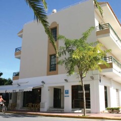 Hotel Los Rosales вид на фасад