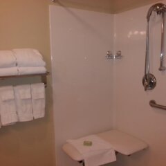 Отель Cobblestone Inn & Suites - Bloomfield ванная
