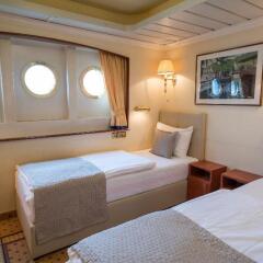 Отель OnRiver Hotels - MS Cezanne Будапешт