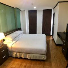 Отель Twin Peaks Sukhumvit Suites Бангкок комната для гостей фото 3