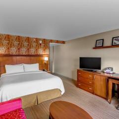 Отель Courtyard Columbus Easton комната для гостей