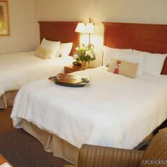 Отель Hampton Inn Columbus-International Airport США, Колумбус - отзывы, цены и фото номеров - забронировать отель Hampton Inn Columbus-International Airport онлайн комната для гостей фото 2