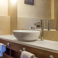 Отель Hilton Garden Inn Krakow Польша, Краков - отзывы, цены и фото номеров - забронировать отель Hilton Garden Inn Krakow онлайн ванная
