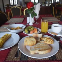 WEStay at the Grand Nyaung Shwe Hotel питание фото 3
