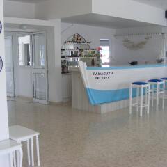 Отель Flokkas Hotel Apartments Кипр, Протарас - отзывы, цены и фото номеров - забронировать отель Flokkas Hotel Apartments онлайн гостиничный бар