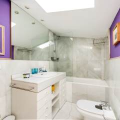 Отель Malasaña Teatro Barceló City Center ванная