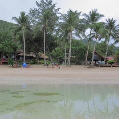 Отель Bow Thong Beach Resort пляж