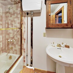 Отель 4BR Luxury Log - 4 Br Home ванная