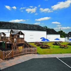 Mercure Newbury West Grange Hotel бассейн