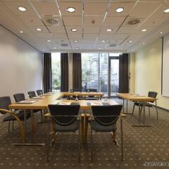 Отель IntercityHotel Düsseldorf
