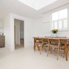 Отель 2 Bedroom Flat Near Hampstead Heath в номере