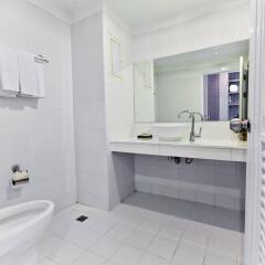 Отель The Platinum Suite Бангкок ванная