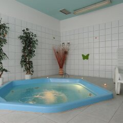 Hunguest Hotel Millennium бассейн
