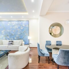 Апартаменты Oasis Apartments - Liberty Bridge комната для гостей фото 4