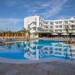 Отель Smartline Paphos бассейн фото 3