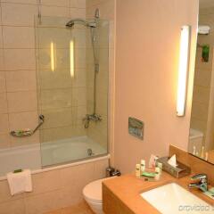 Courtyard by Marriott Istanbul International Airport Турция, Стамбул - 2 отзыва об отеле, цены и фото номеров - забронировать отель Courtyard by Marriott Istanbul International Airport онлайн ванная фото 2