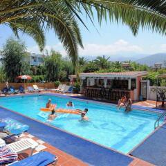 Primavera Beach Hotel Studios & Apartments бассейн