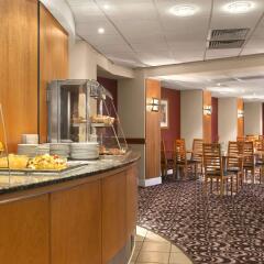 Days Hotel Waterloo питание