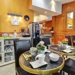 Отель Hôtel Pavillon Montmartre гостиничный бар