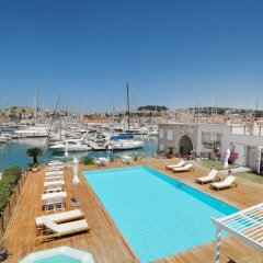 Отель Cesme Marina Konukevi Чешме бассейн