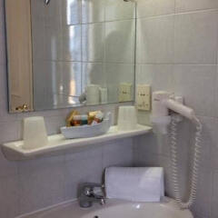 Отель Cavalieri Hotel Греция, Корфу - 1 отзыв об отеле, цены и фото номеров - забронировать отель Cavalieri Hotel онлайн ванная фото 2