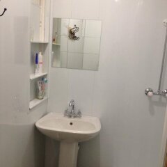 Гостиница Guest house on Trudyaschihsya 233 в Анапе отзывы, цены и фото номеров - забронировать гостиницу Guest house on Trudyaschihsya 233 онлайн Анапа ванная