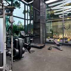Отель YOTEL Singapore Orchard Road Сингапур фитнесс-зал фото 4