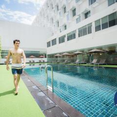 Отель Mandarin Hotel Managed by Centre Point Таиланд, Бангкок - 3 отзыва об отеле, цены и фото номеров - забронировать отель Mandarin Hotel Managed by Centre Point онлайн фитнесс-зал фото 3