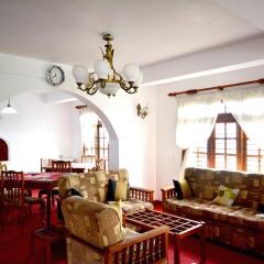 New Royal Mount Hotel развлечения