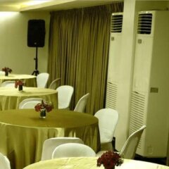 Century Plaza Hotel питание