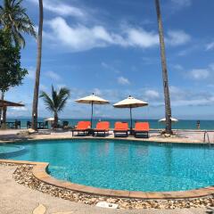 Отель Kanok Buri Resort & Spa бассейн