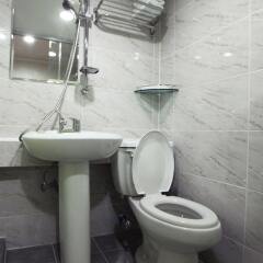 Отель Chloe Guest House Южная Корея, Сеул - отзывы, цены и фото номеров - забронировать отель Chloe Guest House онлайн ванная фото 2