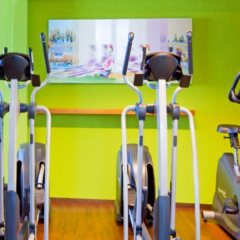 Отель Movenpick Hotel Zuerich-Airport Швейцария, Глаттбруг - 2 отзыва об отеле, цены и фото номеров - забронировать отель Movenpick Hotel Zuerich-Airport онлайн фитнесс-зал фото 3